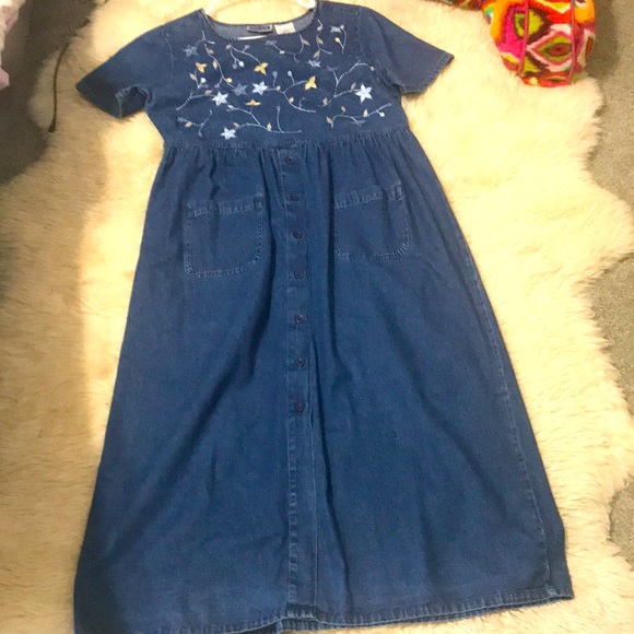 Beautiful embodied dress medium size - Picture 2 of 11